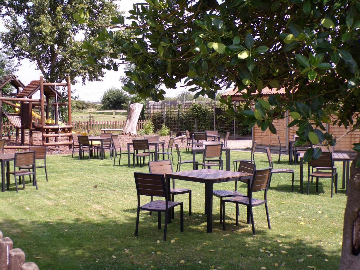 The Fountain At Tuxford & The Square And Compass Normanton On Trent Hotel Ngoại thất bức ảnh